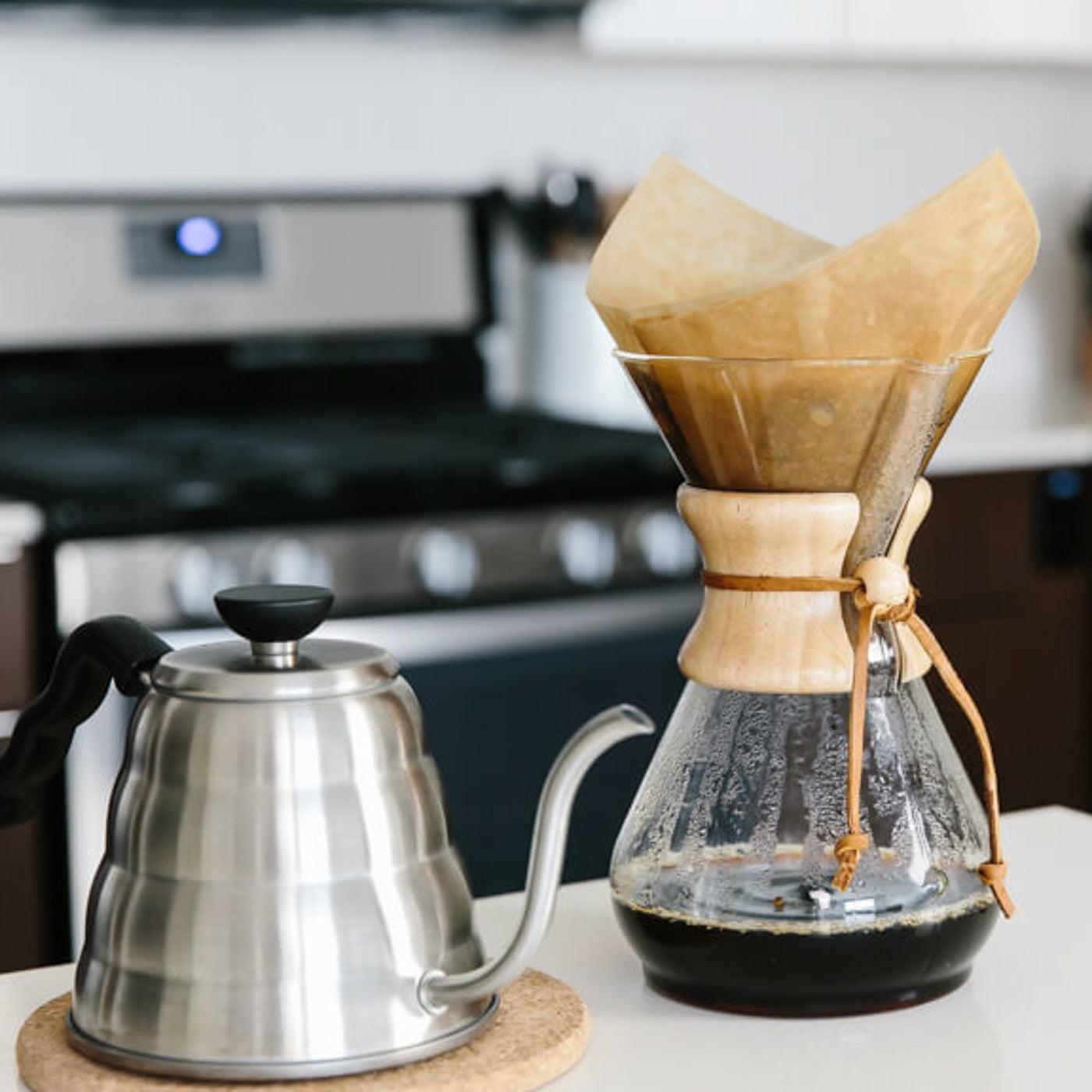 Chemex 6-Cup Glass Pour-Over Coffee Maker with Dark Wood Collar +